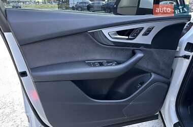 Позашляховик / Кросовер Audi Q7 2017 в 