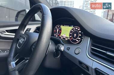 Позашляховик / Кросовер Audi Q7 2017 в 
