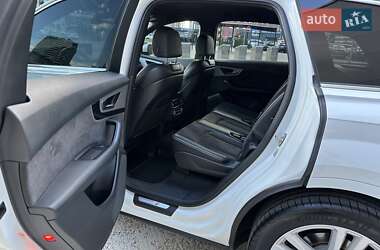 Позашляховик / Кросовер Audi Q7 2017 в 
