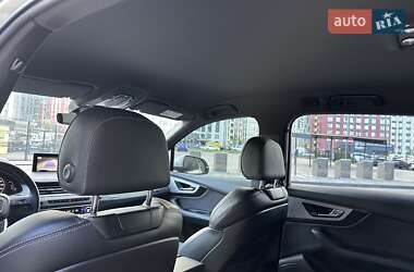 Позашляховик / Кросовер Audi Q7 2017 в 