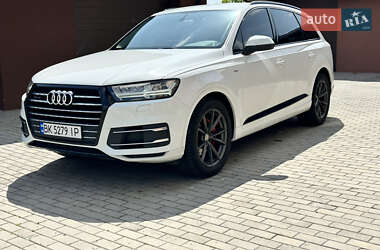 Позашляховик / Кросовер Audi Q7 2015 в Рівному