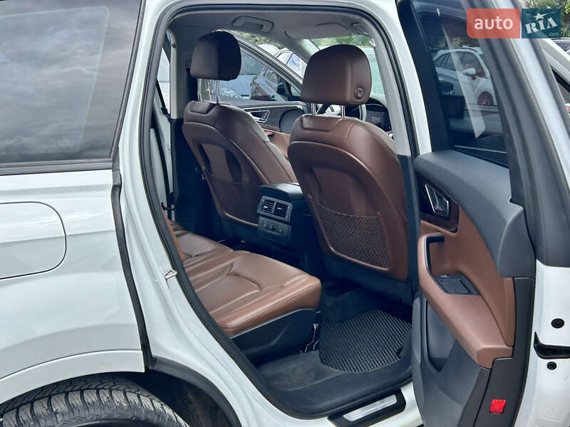 Позашляховик / Кросовер Audi Q7 2015 в Рівному
