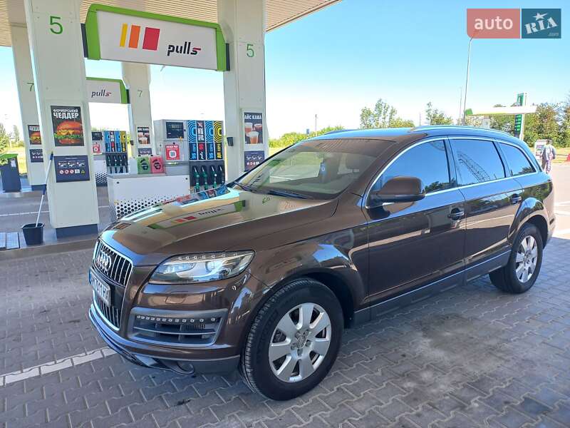 Внедорожник / Кроссовер Audi Q7 2014 в 