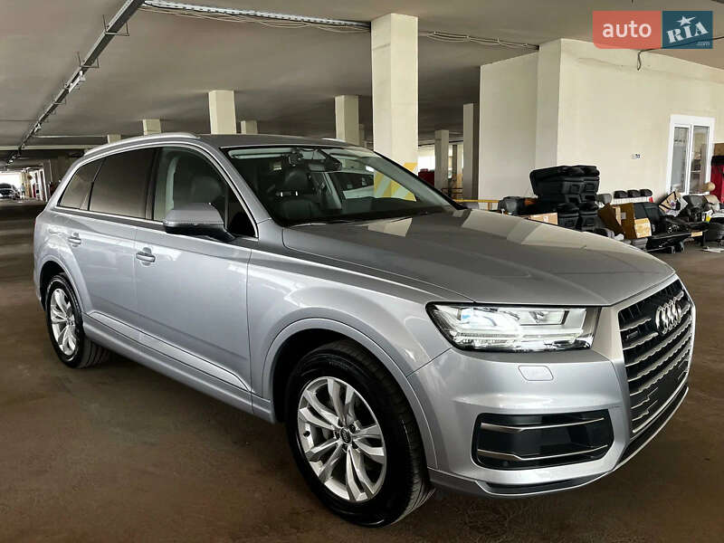 Внедорожник / Кроссовер Audi Q7 2017 в 
