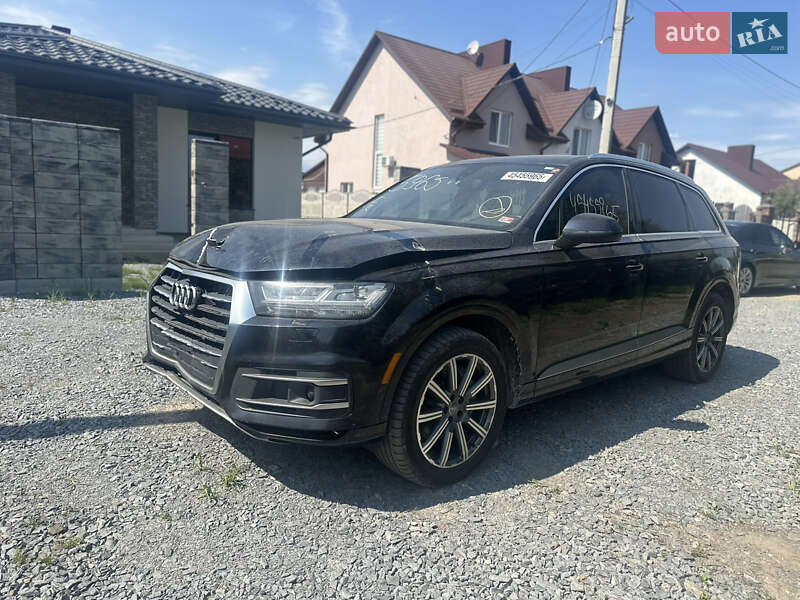 Внедорожник / Кроссовер Audi Q7 2017 в 