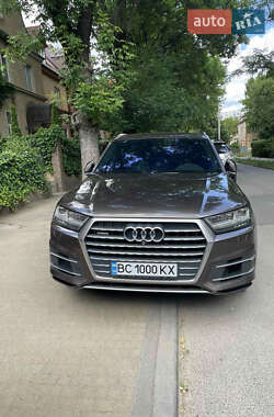 Внедорожник / Кроссовер Audi Q7 2016 в 
