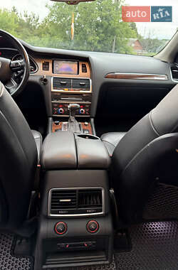 Позашляховик / Кросовер Audi Q7 2013 в 