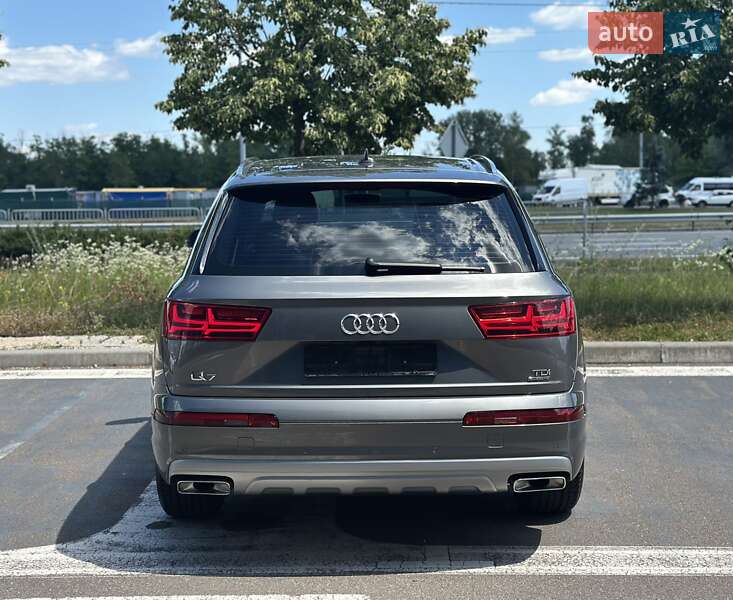 Внедорожник / Кроссовер Audi Q7 2015 в Киеве