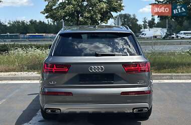 Внедорожник / Кроссовер Audi Q7 2015 в 