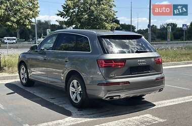 Внедорожник / Кроссовер Audi Q7 2015 в 