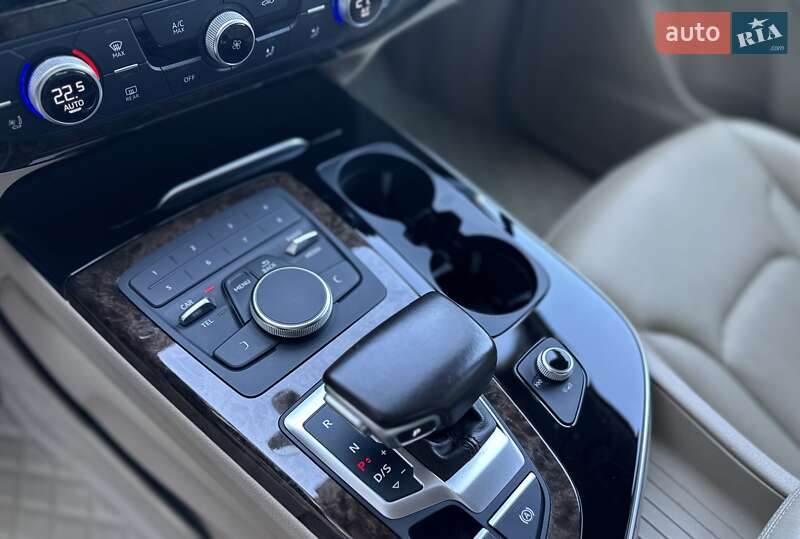 Внедорожник / Кроссовер Audi Q7 2015 в Киеве