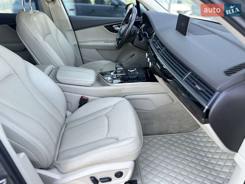 Внедорожник / Кроссовер Audi Q7 2015 в Киеве