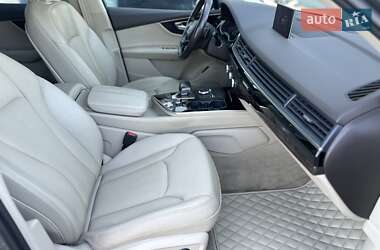 Внедорожник / Кроссовер Audi Q7 2015 в 