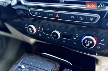 Внедорожник / Кроссовер Audi Q7 2015 в 