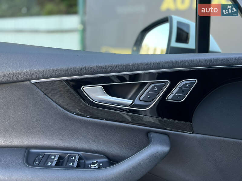 Внедорожник / Кроссовер Audi Q7 2017 в Киеве