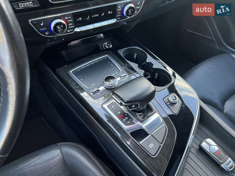 Внедорожник / Кроссовер Audi Q7 2017 в Киеве