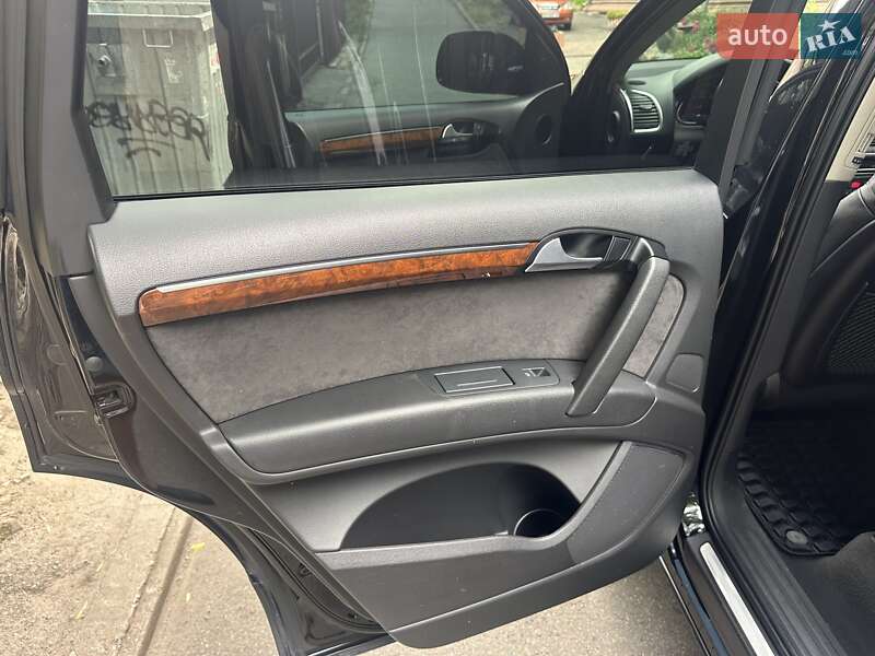 Позашляховик / Кросовер Audi Q7 2013 в Запоріжжі