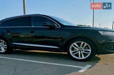 Внедорожник / Кроссовер Audi Q7 2018 в 