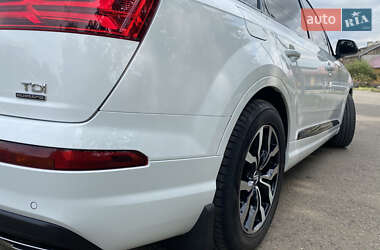 Внедорожник / Кроссовер Audi Q7 2017 в 