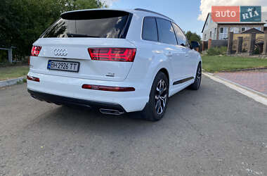 Внедорожник / Кроссовер Audi Q7 2017 в 