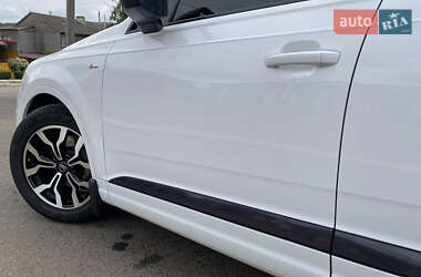 Внедорожник / Кроссовер Audi Q7 2017 в 