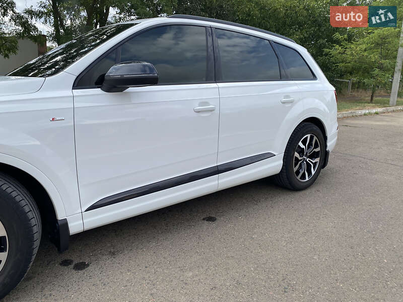 Внедорожник / Кроссовер Audi Q7 2017 в Одессе