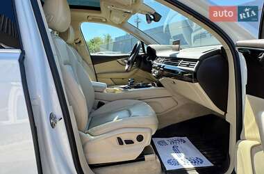 Внедорожник / Кроссовер Audi Q7 2017 в 