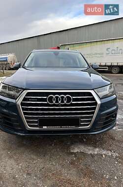 Внедорожник / Кроссовер Audi Q7 2017 в 