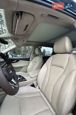Внедорожник / Кроссовер Audi Q7 2017 в 