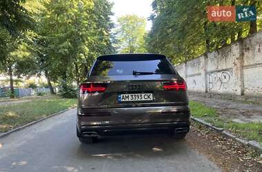 Позашляховик / Кросовер Audi Q7 2018 в 