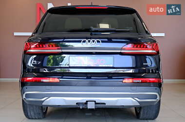 Внедорожник / Кроссовер Audi Q7 2021 в 