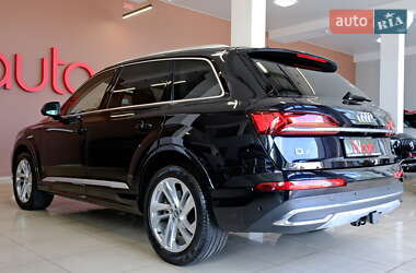 Внедорожник / Кроссовер Audi Q7 2021 в 