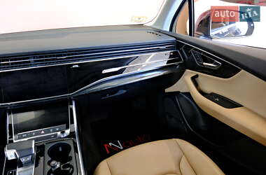 Внедорожник / Кроссовер Audi Q7 2021 в 