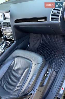 Позашляховик / Кросовер Audi Q7 2012 в 