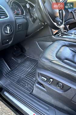 Позашляховик / Кросовер Audi Q7 2012 в 