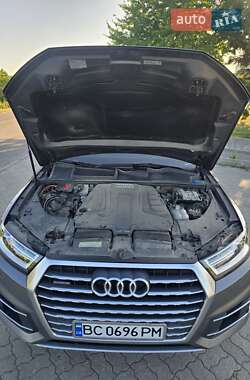 Внедорожник / Кроссовер Audi Q7 2017 в 