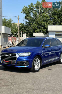 Позашляховик / Кросовер Audi Q7 2016 в 