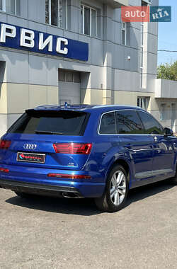 Позашляховик / Кросовер Audi Q7 2016 в 