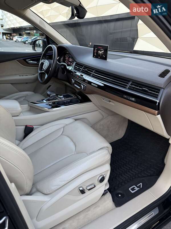 Позашляховик / Кросовер Audi Q7 2016 в Києві
