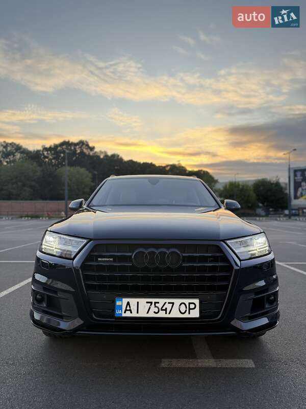 Внедорожник / Кроссовер Audi Q7 2016 в 