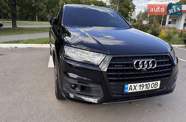 Внедорожник / Кроссовер Audi Q7 2017 в 