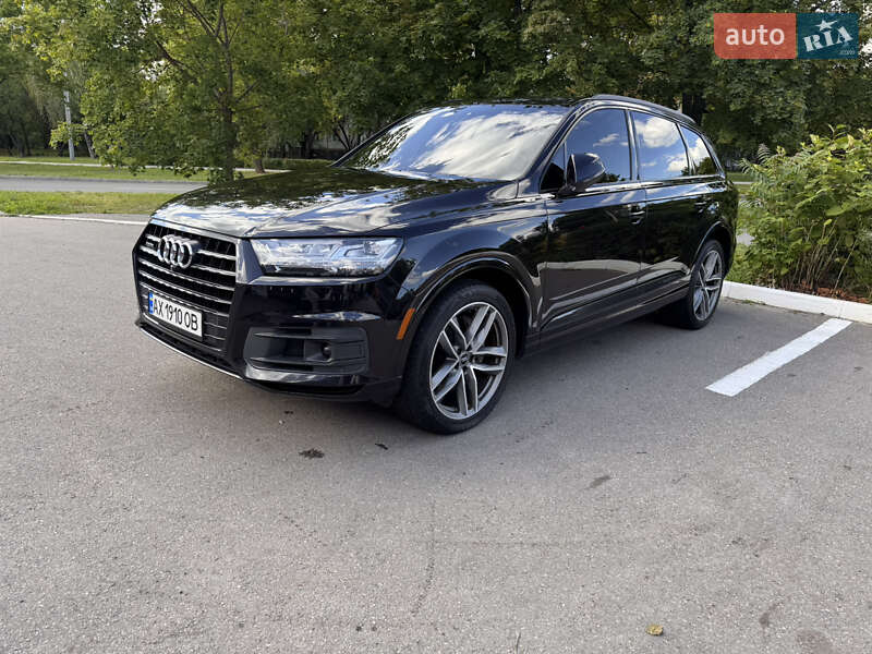 Внедорожник / Кроссовер Audi Q7 2017 в 