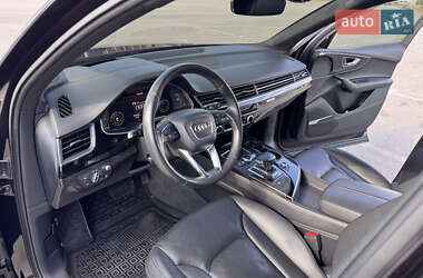 Внедорожник / Кроссовер Audi Q7 2017 в 