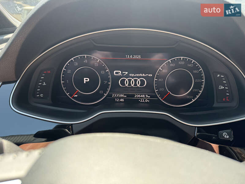 Позашляховик / Кросовер Audi Q7 2017 в Ужгороді