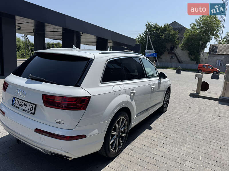 Позашляховик / Кросовер Audi Q7 2017 в Ужгороді