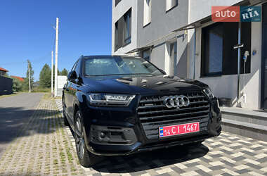 Позашляховик / Кросовер Audi Q7 2017 в 