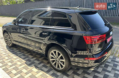 Позашляховик / Кросовер Audi Q7 2017 в 