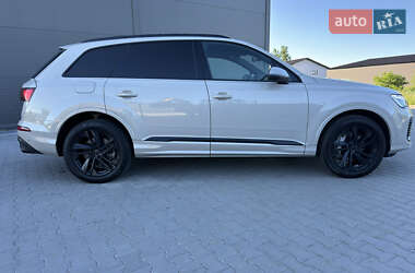 Внедорожник / Кроссовер Audi Q7 2021 в 