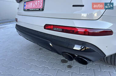 Внедорожник / Кроссовер Audi Q7 2021 в 