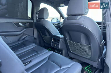 Внедорожник / Кроссовер Audi Q7 2021 в 